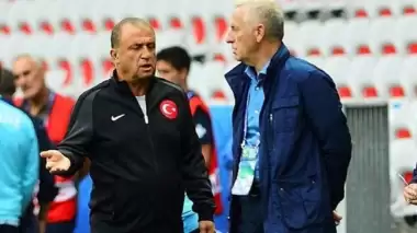 Aralarına kara kedi girdi!