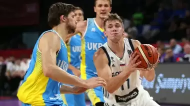 Slovenya zorlanmadan çeyrek finalde!