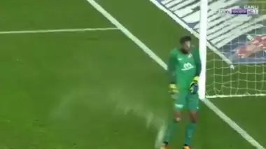 Volkan Babacan'a yabancı madde! 2. yarı başlamadan...