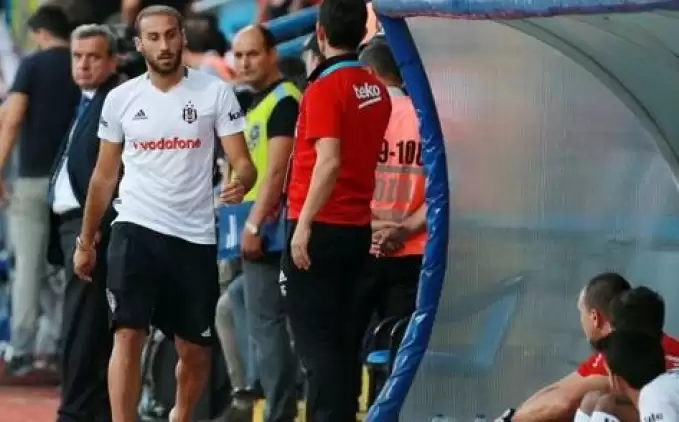 Cenk Tosun'dan şok tavır! Terlikle geldi...