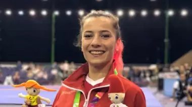 Milli karateci Serap Özçelik'e büyük gurur