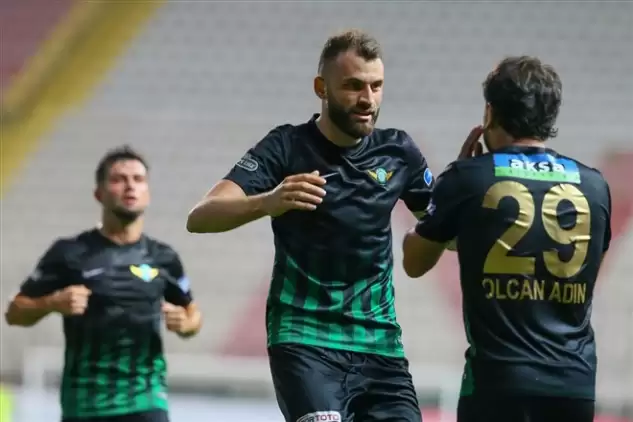 Akhisar geriden geldi, 3 puanı kaptı!