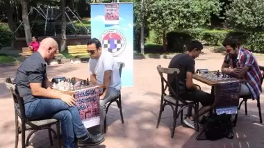 "Sokakta Satranç Var"