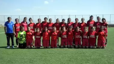 Yüksekova'nın ilk kadın futbol takımı kuruldu