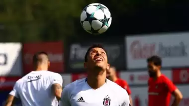 Adriano ve Gökhan Gönül kadroda yok