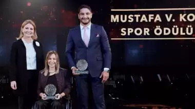 Ödüller sahibini buldu! Taha Akgül...