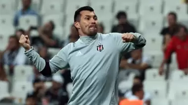 Medel yine sağ bek başladı