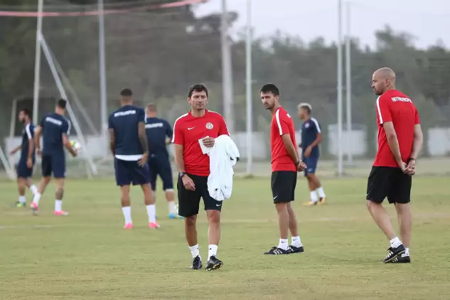 Leonardo, Antalyaspor'un başında ilk antrenmanına çıktı!