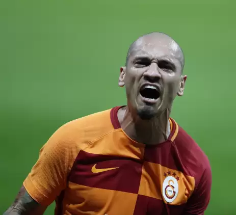 Maicon ünlü forvetleri geçti