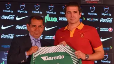 Cedric Carrasso ilk kez bir resmi maçta...