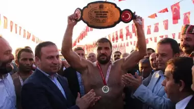 Kırkpınar başpehlivanları öğrencilerle buluştu