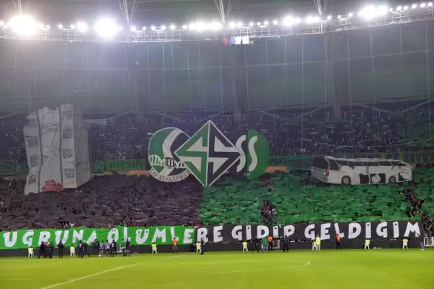 Sakaryaspor mabedine kavuştu, taraftarıyla coştu!