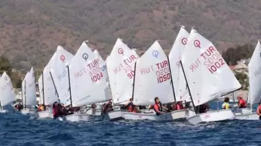 Yelkenler 'farkındalık' için denizde