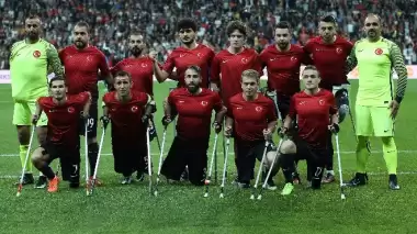 Ampute futbolcu Gözaçık'a coşkulu karşılama