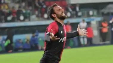 Kosova 3 kez geriye düştü ama... Vedat Muriqi....