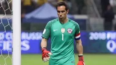 Bravo'nun eşinin paylaşımları, yıldız file bekçisinin başına dert açtı!