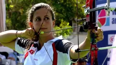 Mete Gazoz'dan sonra bir madalya da Yeşim Bostan'dan!