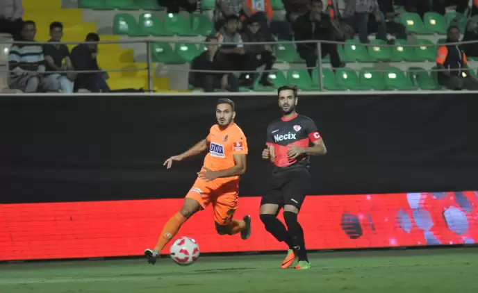 Alanyaspor, Edirnespor'u son dakikada attığı gollerle geçti! 