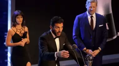 Buffon: Bir şartla 1 yıl daha oynarım...