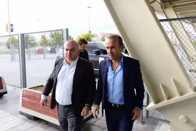 Atiker Konyaspor'da Özdilek sözleşme imzaladı!