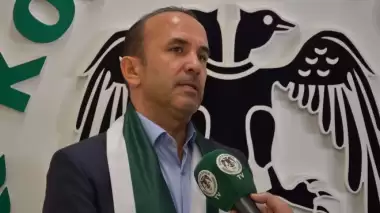 Mehmet Özdilek, takımıyla ilk antrenmanına çıktı