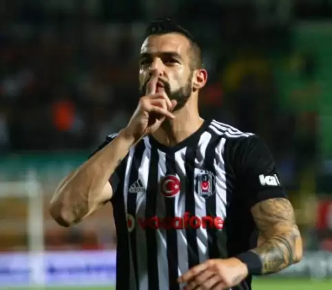 Negredo üçlü çektirdi!