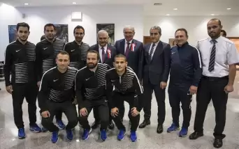 Başbakan, dünya şampiyonu İETT Futbol Takımı’nı kabul etti