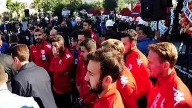 Samsunspor otobüsü yoldan döndü! Takdir topladılar!