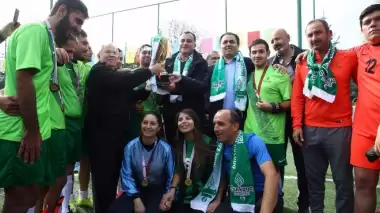 Çankaya Belediyespor kupasını aldı!