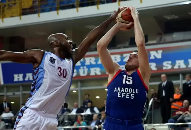 Anadolu Efes uzatmada güldü!