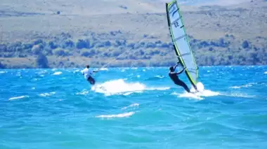 Çiftçinin sörf tutkusu, merkez kurdurdu!