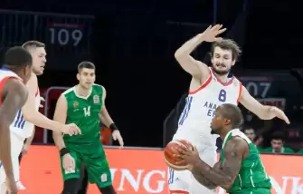 Efes zor da olsa kazandı, seriyi 5 maça çıkardı