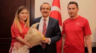 Dünya şampiyonu para-tekvandocudan Vali Yavuz'a ziyaret