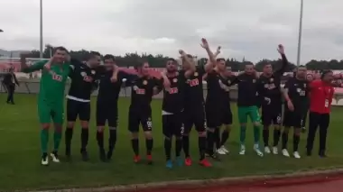 Eskişehirsporlu futbolcu ve taraftarların maç sonu büyük coşkusu...