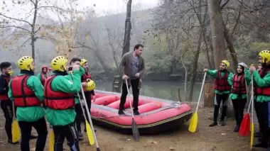 Raftingciler kar yağışını bekliyor