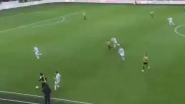 40 metreden kendi kalesine gol attı!