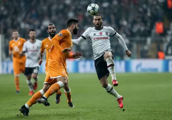 Cenk Tosun sosyal medyayı salladı