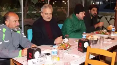 İsmail Haktan Odabaşı, takım arkadaşlarına yemek verdi