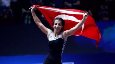 Video - Dünya şampiyonu güreşçiye coşkulu karşılama