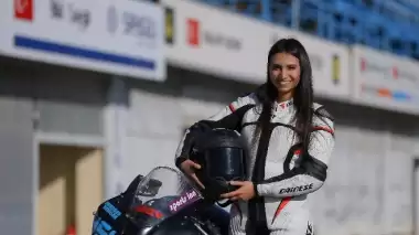 Video - Okulda müzik öğretmeni pistlerde şampiyon