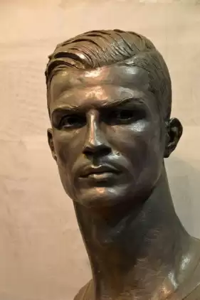 Ronaldo'nun büstü bu kez benzedi