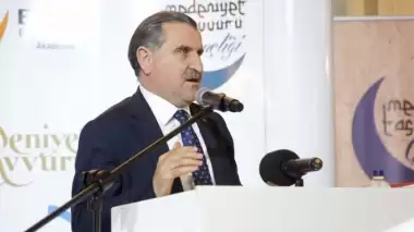 Bakan Osman Aşkın Bak'tan şampiyon atletlere kutlama