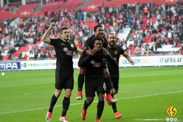 Eskişehirspor Samsunspor'u 4 golle geçti!