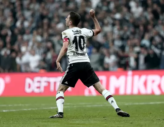 Beşiktaş'ın penaltı isyanı! Oğuzhan yerde kaldı ve...