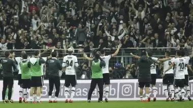 Video - Beşiktaş'ın derbi galibiyeti Hakkari'de coşkuyla karşılandı!