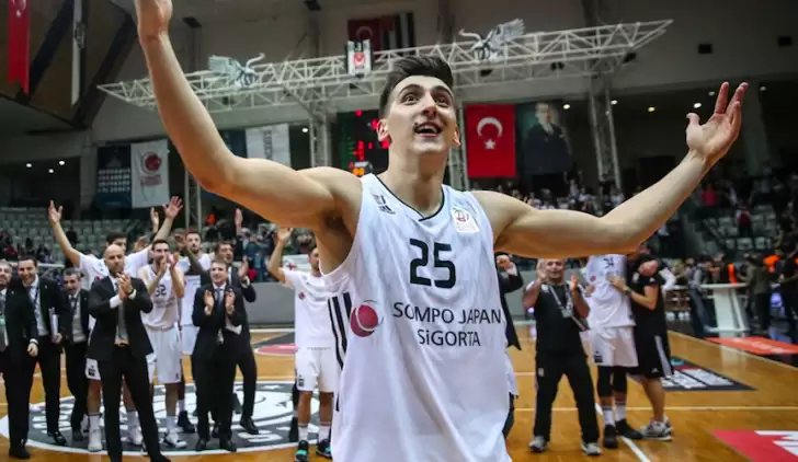 Beşiktaş'tan Anadolu Efes'e darbe!