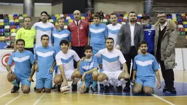 Eski milli futbolcular, görme engelliler için sahaya çıktı