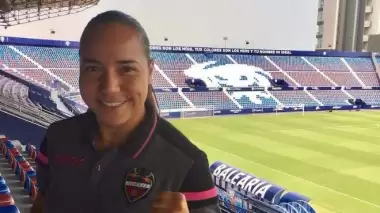 Video - İspanyol kadın futbolcudan harika gol