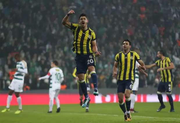 Fenerbahçe zirveye yaklaşıyor! Bursaspor'u tek golle geçti...