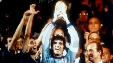 Video - Dünya Kupası’nı kazanan en yaşlı futbolcu: Dino Zoff